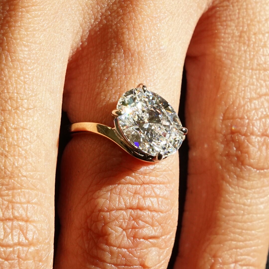 36776_1-Feed-square | Frank Darling Sculptural round brilliant diamond ring in yellow gold
